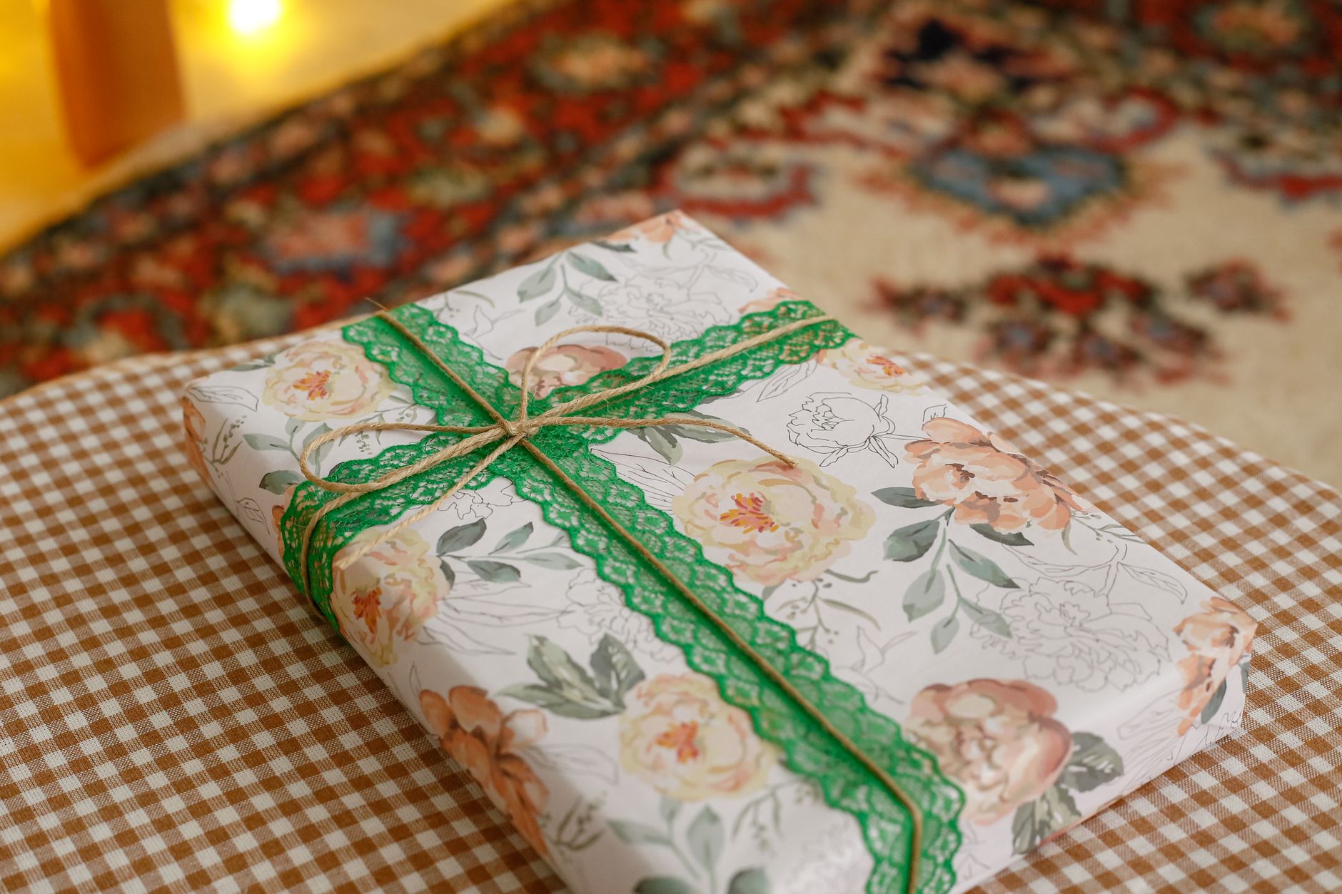 Textil jako dárek: co darovat, aby to nezůstalo ve skříni
